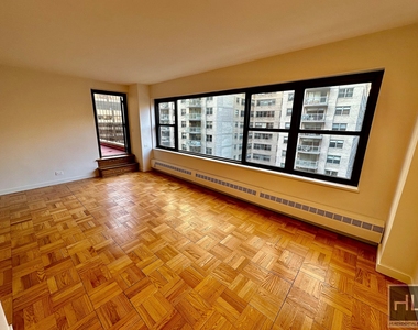 East 55 Street - Photo Thumbnail 1