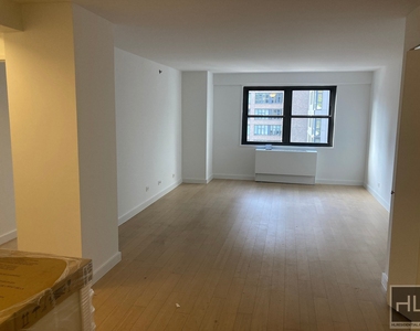 East 39th Street - Photo Thumbnail 3