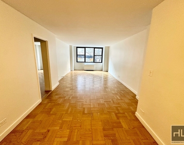 East 49 Street - Photo Thumbnail 1
