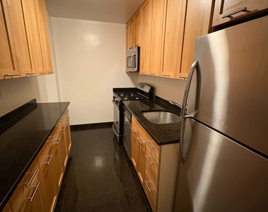 East 49 Street - Photo Thumbnail 2