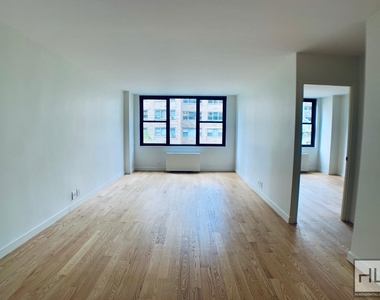 East 49 Street - Photo Thumbnail 1