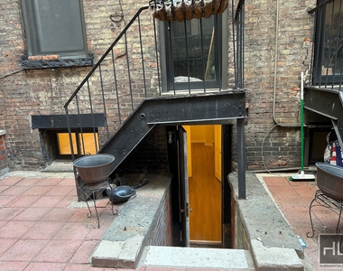 East 84 Street - Photo Thumbnail 3