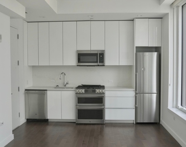 West 36th Street - Photo Thumbnail 2