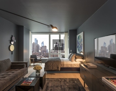 West 52nd Street - Photo Thumbnail 1