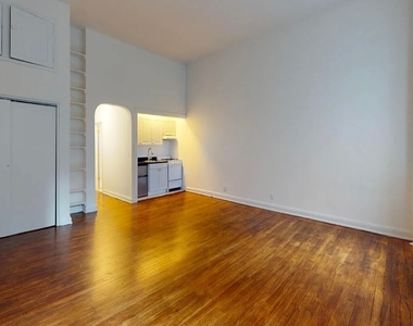 East 65 Street - Photo Thumbnail 8