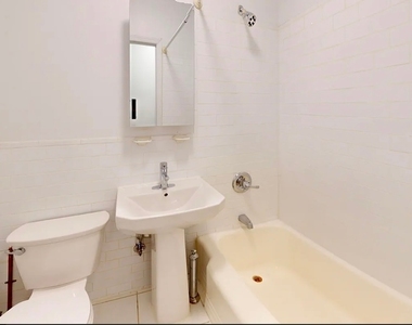 East 65 Street - Photo Thumbnail 9