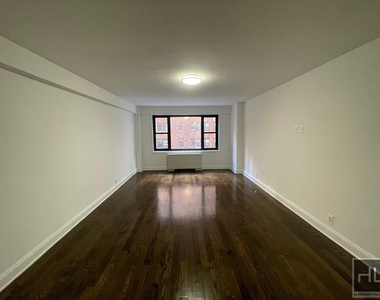 East 56 Street - Photo Thumbnail 3