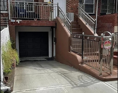East 96 Street - Photo Thumbnail 2