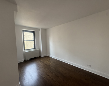 240 East 82nd Street - Photo Thumbnail 5
