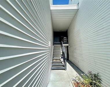 705 Haven Place - Photo Thumbnail 2