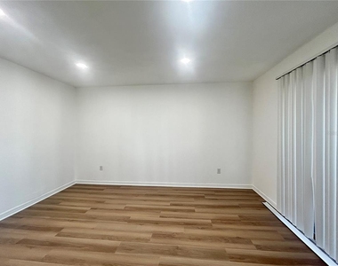 705 Haven Place - Photo Thumbnail 5