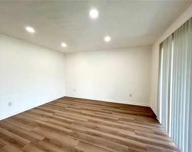 705 Haven Place - Photo Thumbnail 6