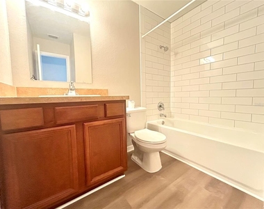 705 Haven Place - Photo Thumbnail 12