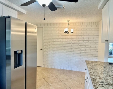 12217 Buttonwood Row - Photo Thumbnail 14