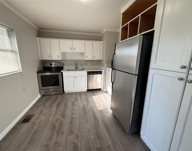 307 S Orange Avenue - Photo Thumbnail 3