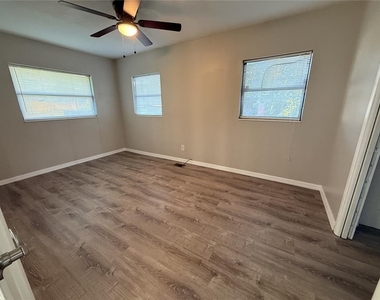 307 S Orange Avenue - Photo Thumbnail 6