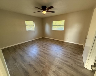 307 S Orange Avenue - Photo Thumbnail 4