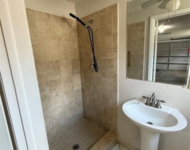 5114 Greenwood Street - Photo Thumbnail 9