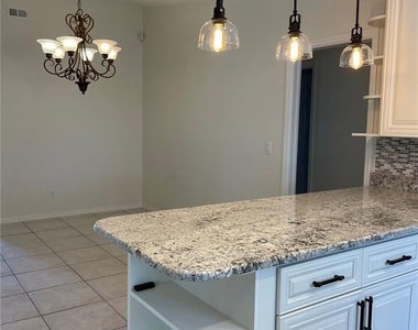 1424 Chesterfield Drive - Photo Thumbnail 6
