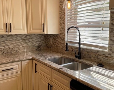 1424 Chesterfield Drive - Photo Thumbnail 5