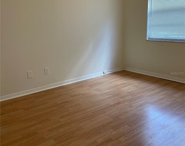 1424 Chesterfield Drive - Photo Thumbnail 12