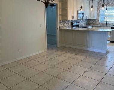 1424 Chesterfield Drive - Photo Thumbnail 3