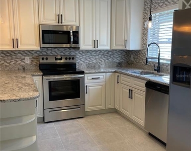 1424 Chesterfield Drive - Photo Thumbnail 11