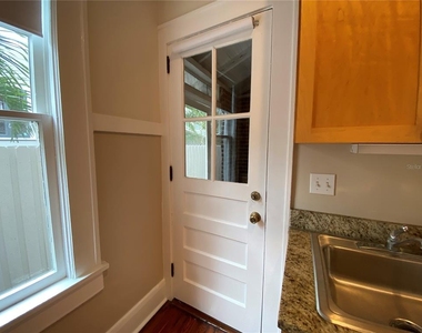 823 S Oregon Avenue - Photo Thumbnail 7