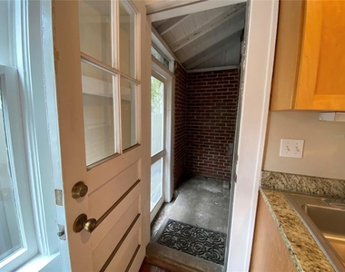 823 S Oregon Avenue - Photo Thumbnail 6