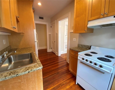 823 S Oregon Avenue - Photo Thumbnail 4