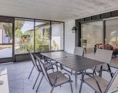 920 Lakeview Drive - Photo Thumbnail 24