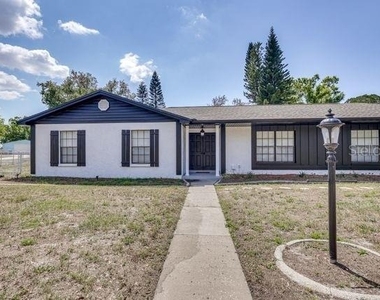 920 Lakeview Drive - Photo Thumbnail 1