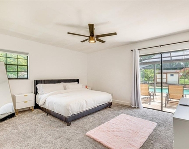 920 Lakeview Drive - Photo Thumbnail 10