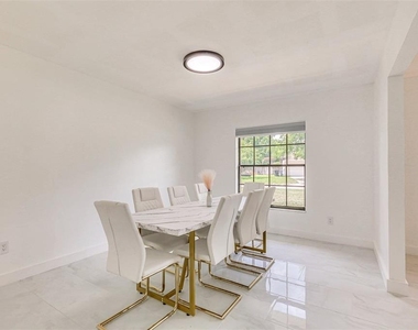 920 Lakeview Drive - Photo Thumbnail 14