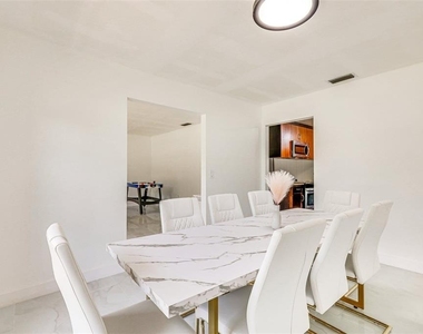 920 Lakeview Drive - Photo Thumbnail 16