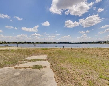 920 Lakeview Drive - Photo Thumbnail 29