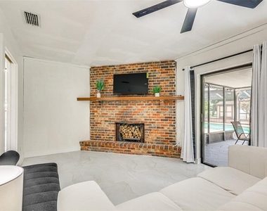 920 Lakeview Drive - Photo Thumbnail 21