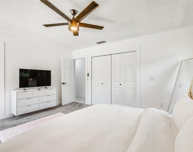 920 Lakeview Drive - Photo Thumbnail 18