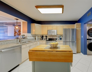 16550 Gulf Boulevard - Photo Thumbnail 7