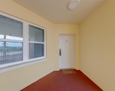 16550 Gulf Boulevard - Photo Thumbnail 4