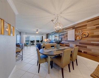 16550 Gulf Boulevard - Photo Thumbnail 10