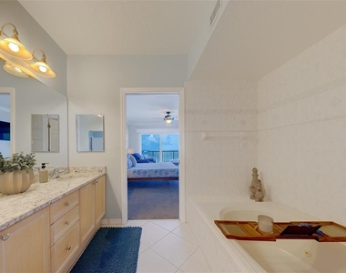 16550 Gulf Boulevard - Photo Thumbnail 22