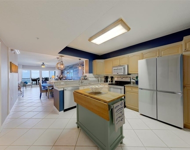 16550 Gulf Boulevard - Photo Thumbnail 6