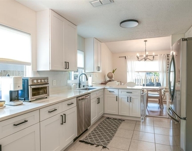 6805 S Gabrielle Street - Photo Thumbnail 7