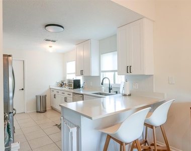 6805 S Gabrielle Street - Photo Thumbnail 8
