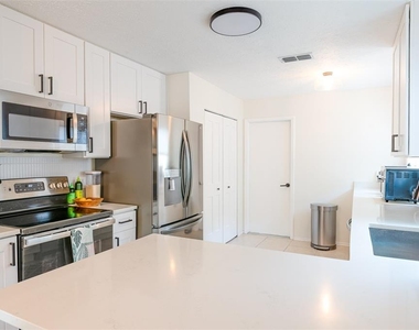 6805 S Gabrielle Street - Photo Thumbnail 9