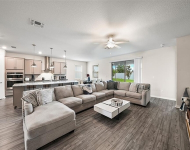 10913 Green Harvest Drive - Photo Thumbnail 11