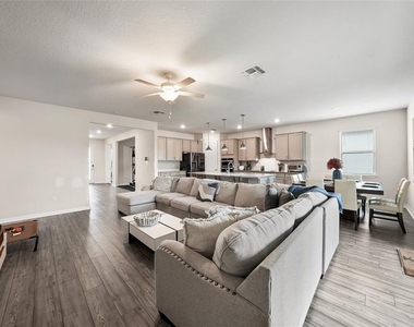10913 Green Harvest Drive - Photo Thumbnail 12