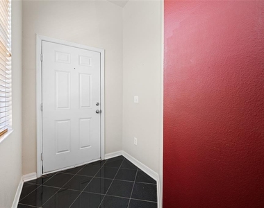 10409 Crimson Park Lane - Photo Thumbnail 3