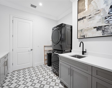 2623 S Parkview Street - Photo Thumbnail 77